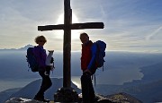 In vetta al panoramico Monte Duria (2264 m) il 22 dic. 2015 